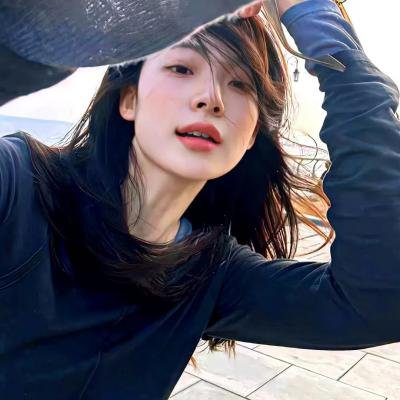 这名男子，捡到了人鱼。